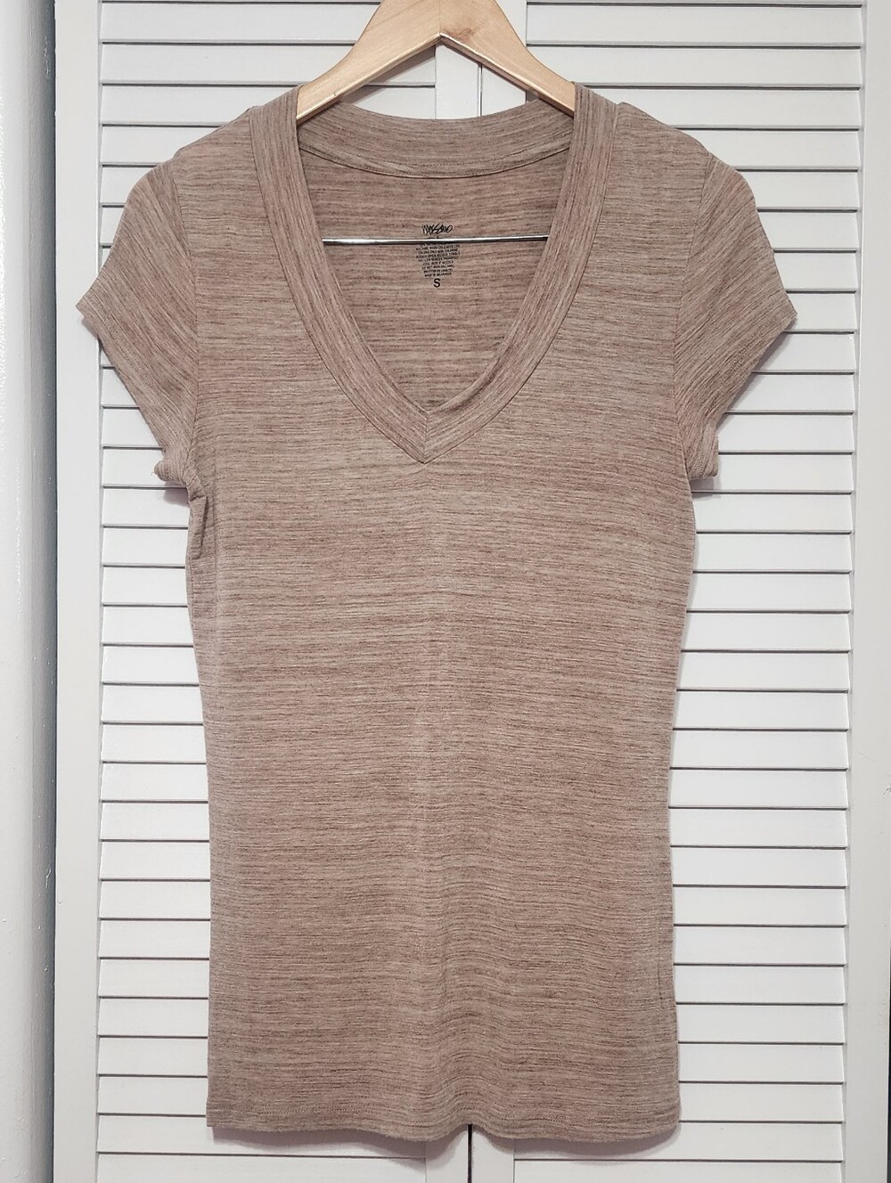 Mossimo Supply Co. Short Sleeve V‑Neck Top in Taupe